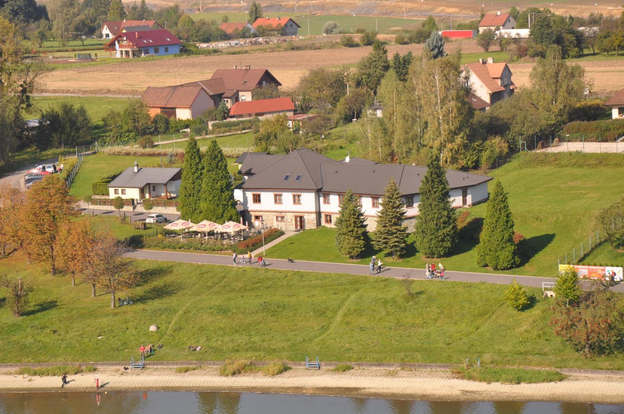 Hotel Terasa Frydek-Mistek Bagian luar foto