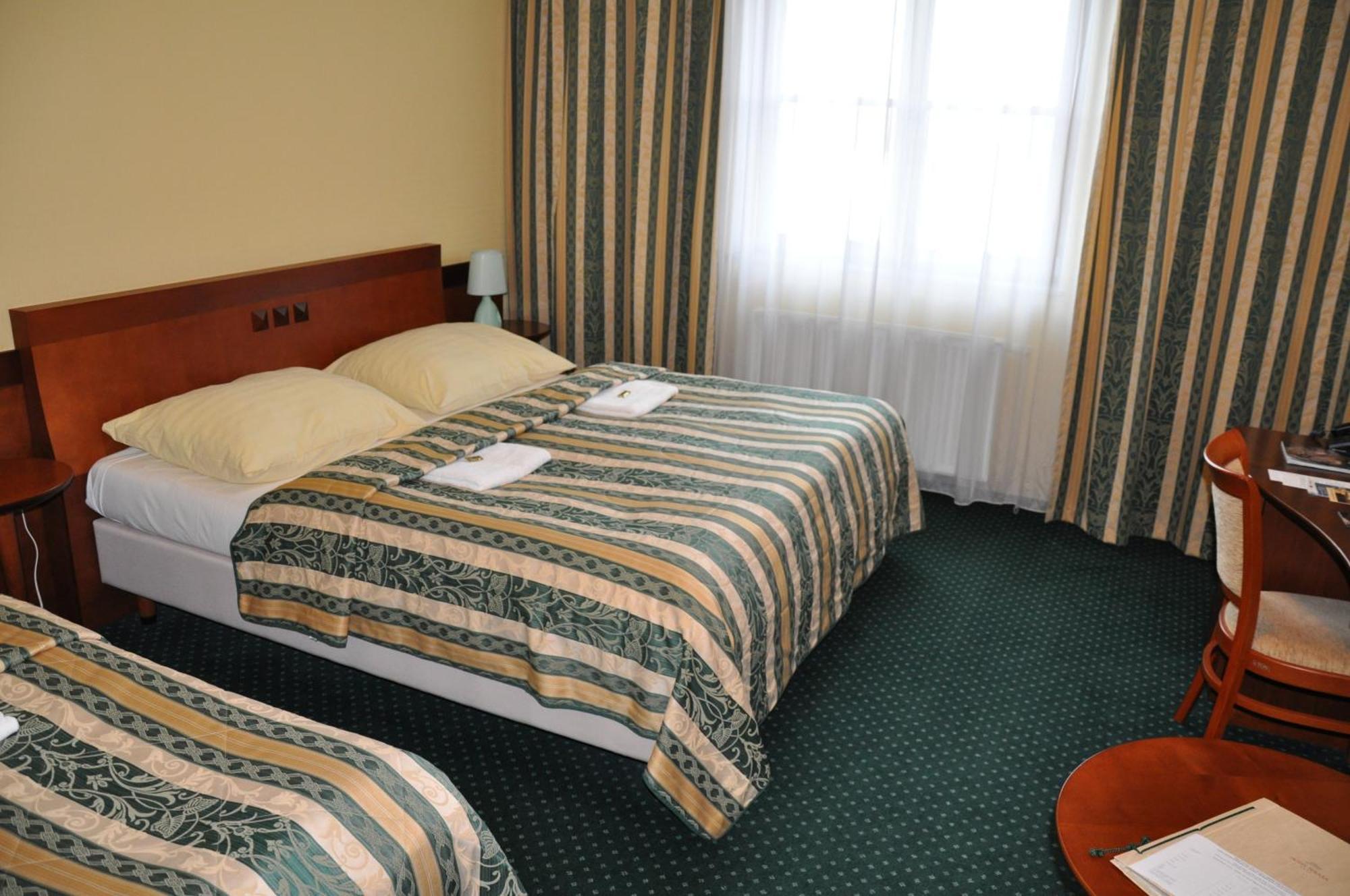Hotel Terasa Frydek-Mistek Bagian luar foto