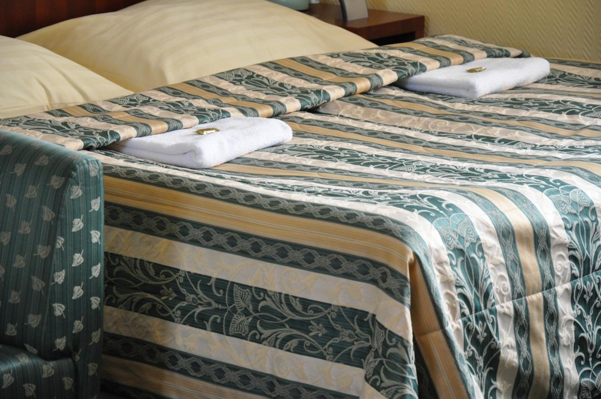 Hotel Terasa Frydek-Mistek Bagian luar foto