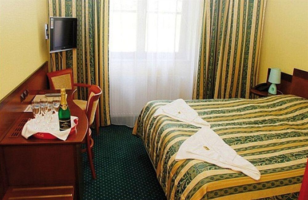Hotel Terasa Frydek-Mistek Bagian luar foto