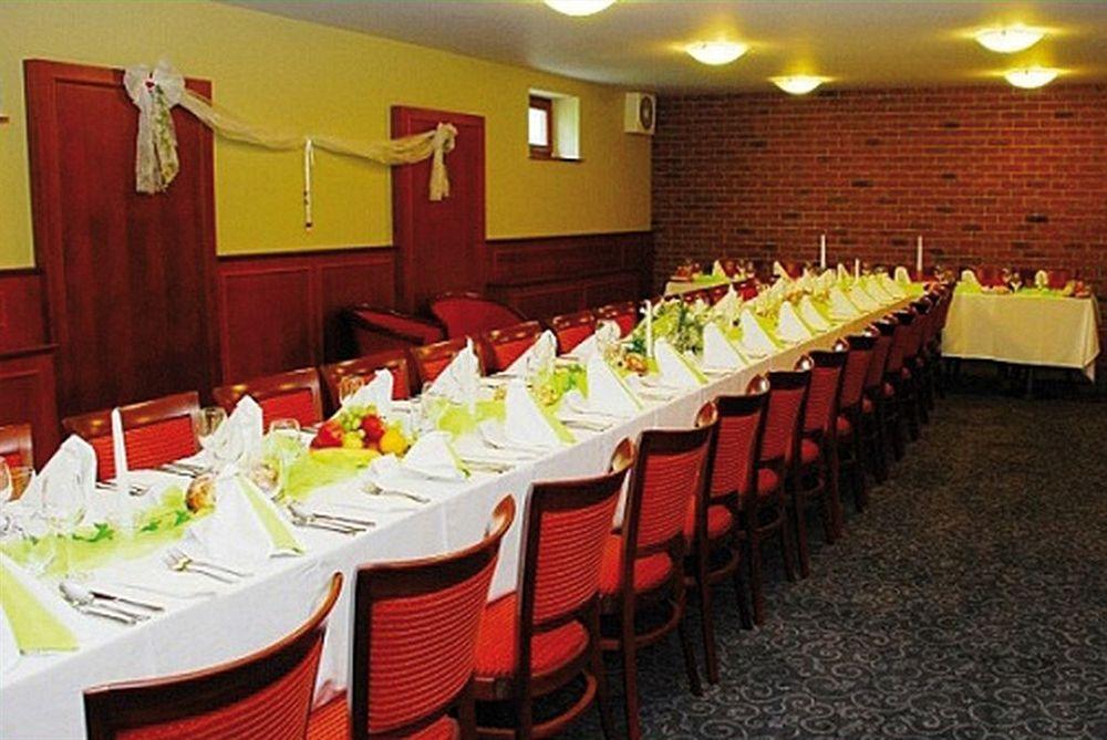 Hotel Terasa Frydek-Mistek Bagian luar foto