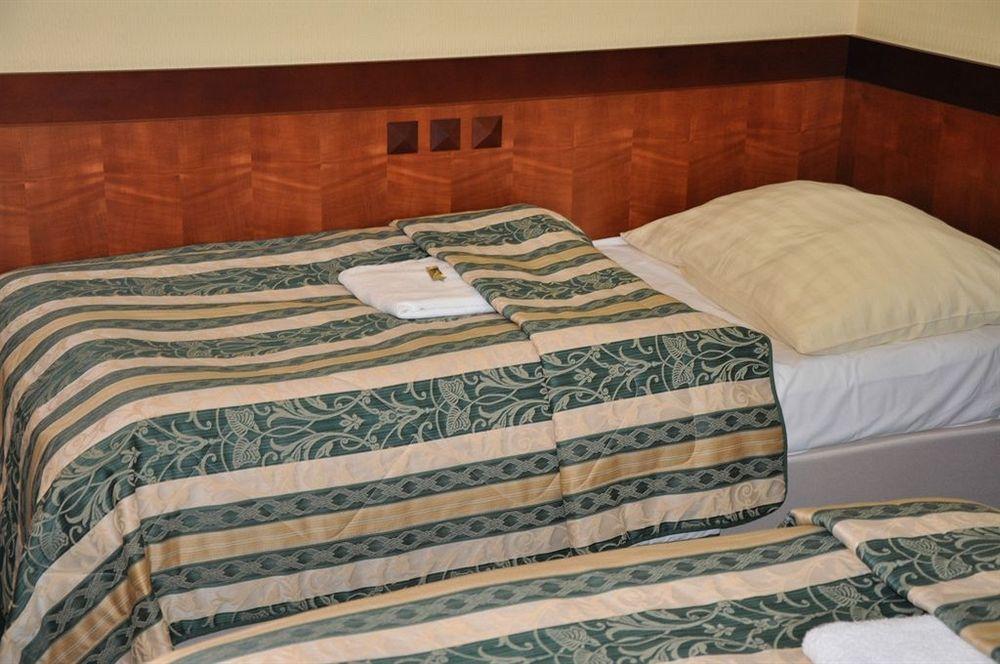 Hotel Terasa Frydek-Mistek Bagian luar foto